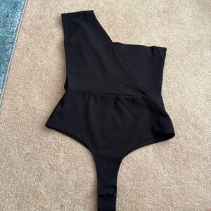 PrettyLittleThing Black One-Shoulder Bodysuit